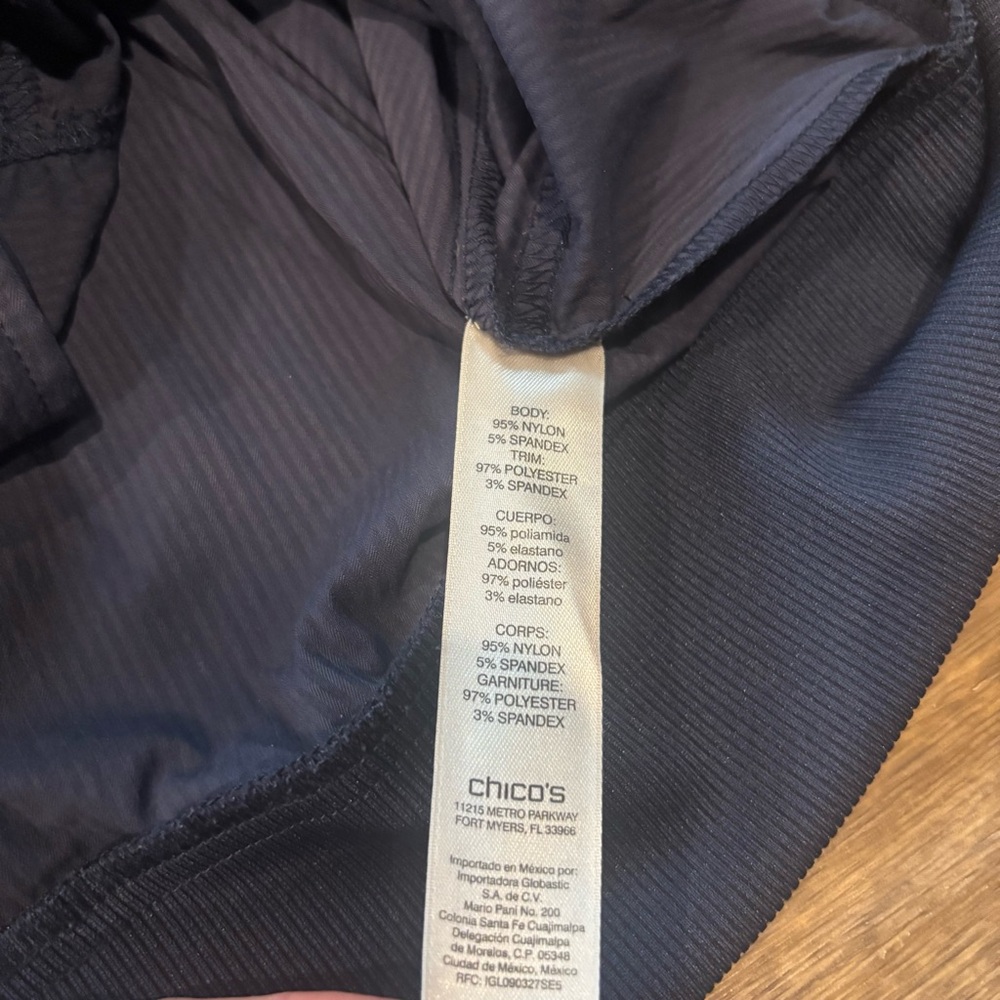 Chico’s Zenergy Navy Blue Full Zip Jacket Sz 3 Nylon Ruched Sleeve Athleisure - Picture 4 of 6